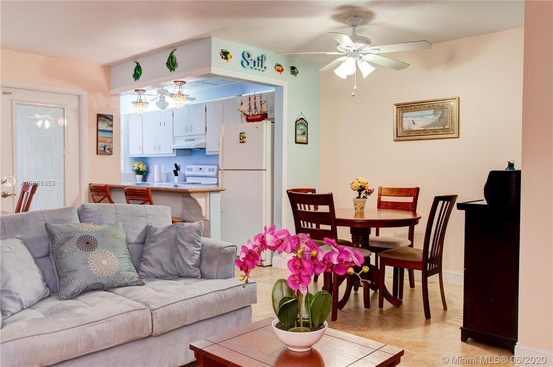 Vendido Recientemente: $99,900 (1 camas, 1 baños, 900 Pies cuadrados)