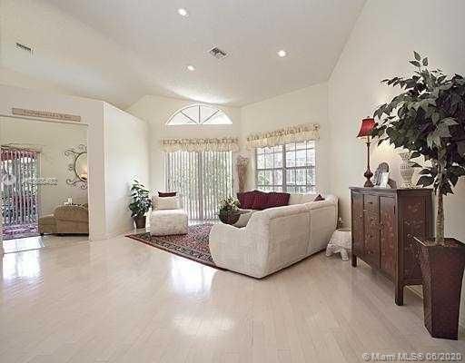 Recientemente alquilado: $2,850 (3 camas, 2 baños, 1747 Pies cuadrados)