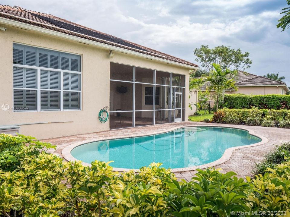 Vendido Recientemente: $750,000 (5 camas, 3 baños, 3346 Pies cuadrados)