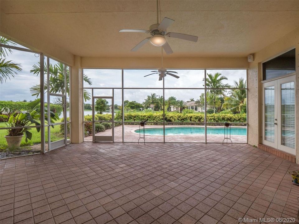 Covered, screened patio