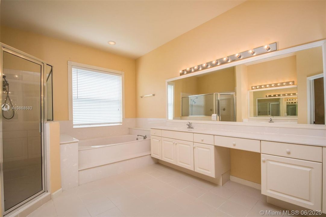 Master bathroom large vanities dual sinks, sep tub and shower