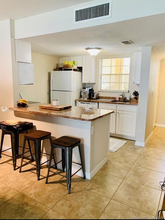 Recently Rented: $1,650 (2 beds, 2 baths, 981 Square Feet)