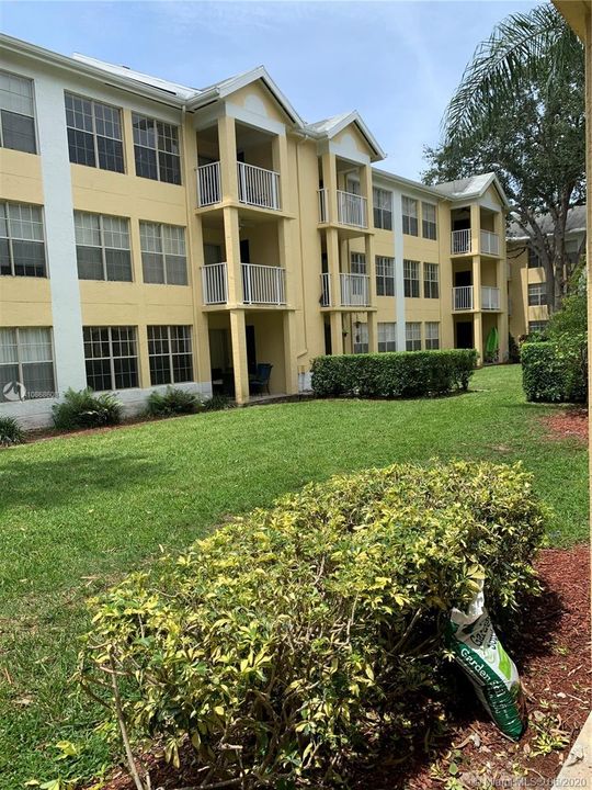 Recently Rented: $1,650 (2 beds, 2 baths, 981 Square Feet)