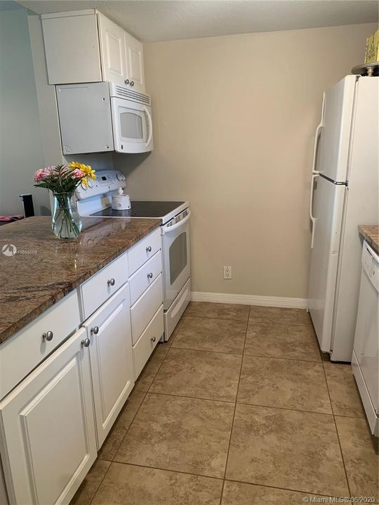 Recently Rented: $1,650 (2 beds, 2 baths, 981 Square Feet)