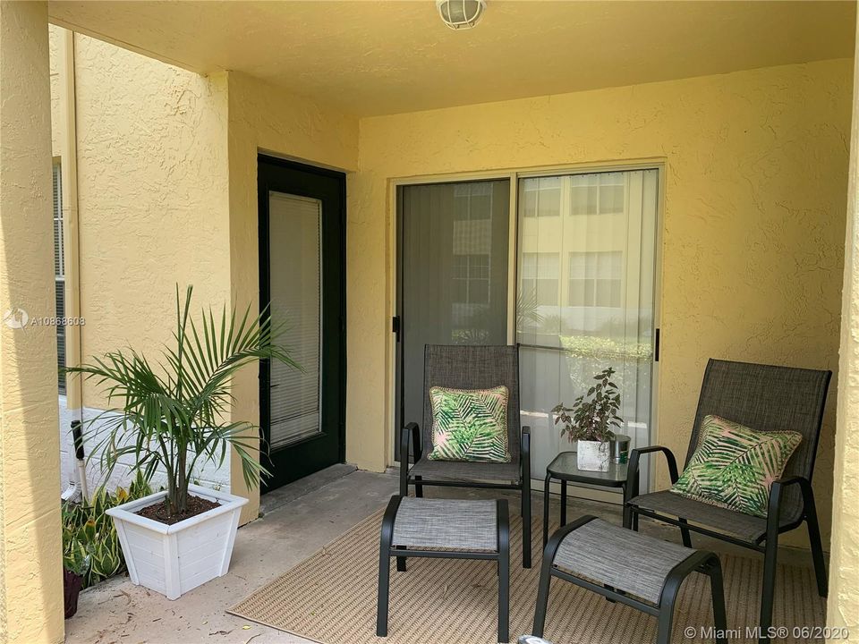 Recently Rented: $1,650 (2 beds, 2 baths, 981 Square Feet)