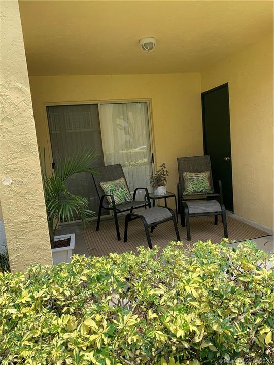 Recently Rented: $1,650 (2 beds, 2 baths, 981 Square Feet)