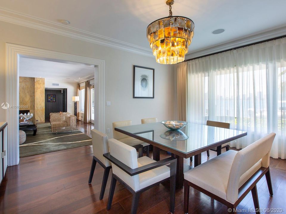 Недавно арендовано: $48,000 (6 спален, 6 ванн, 5593 Квадратных фут)