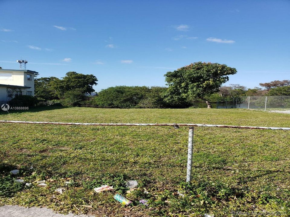 Vendido Recientemente: $68,000 (0.12 acres)