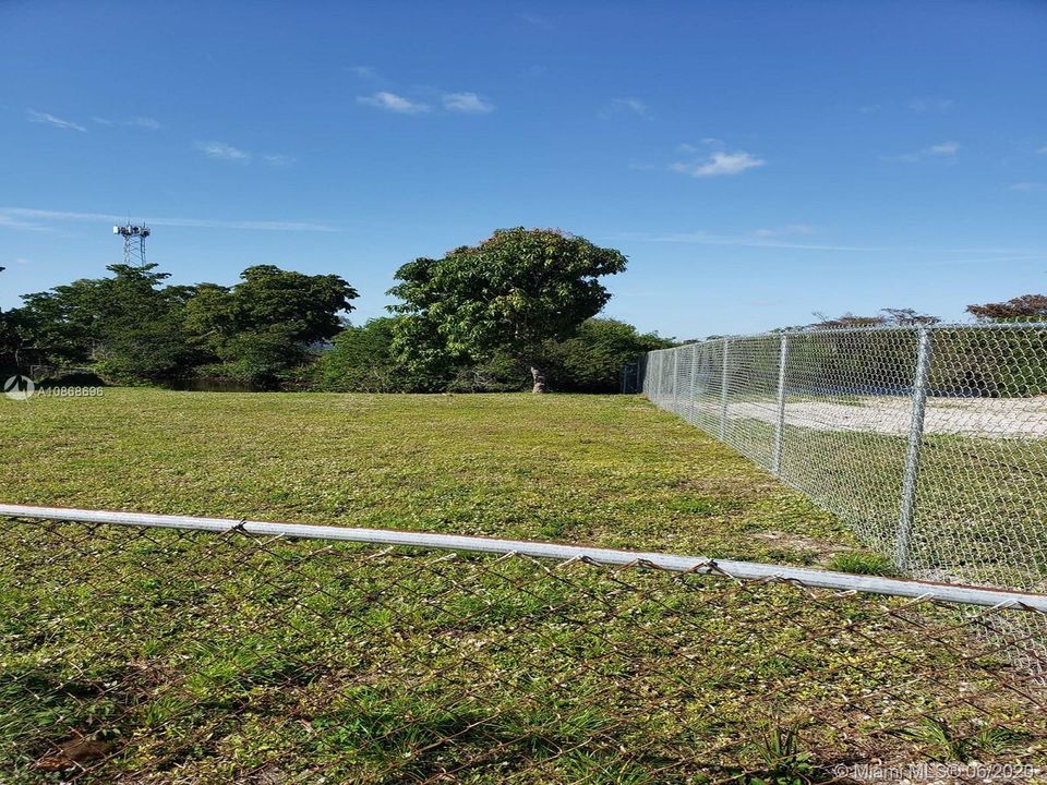 Vendido Recientemente: $68,000 (0.12 acres)