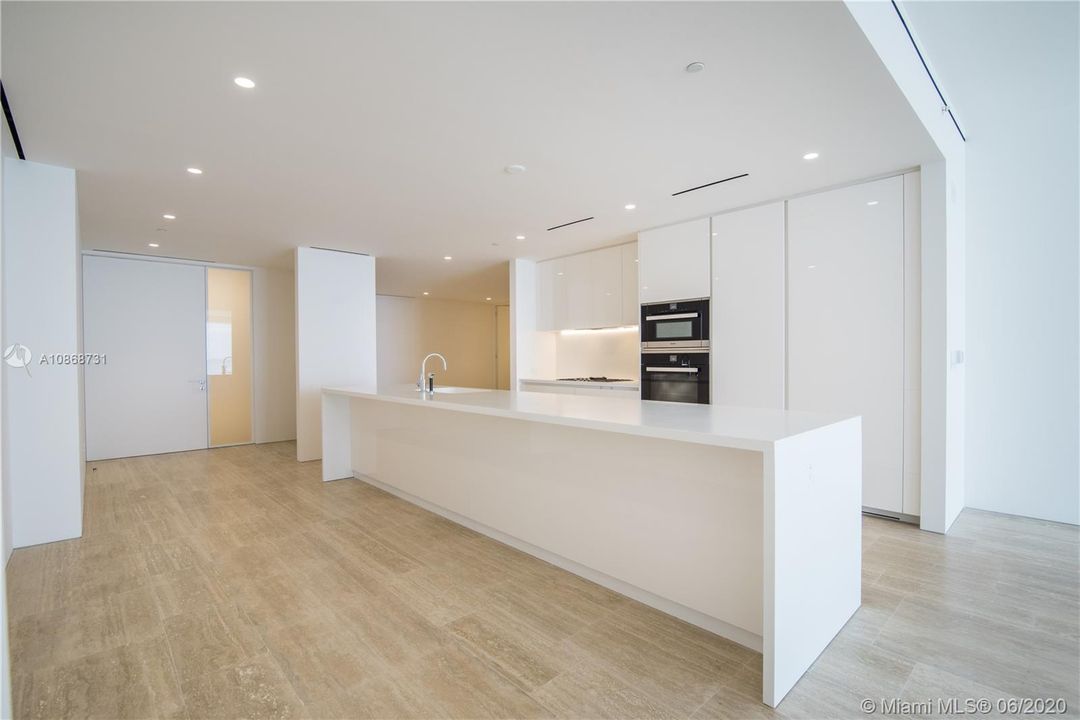 Vendido Recientemente: $6,600,000 (2 camas, 3 baños, 2274 Pies cuadrados)