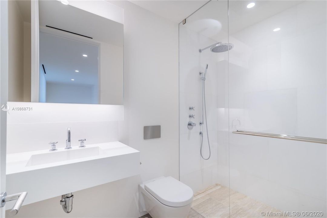 Vendido Recientemente: $6,600,000 (2 camas, 3 baños, 2274 Pies cuadrados)
