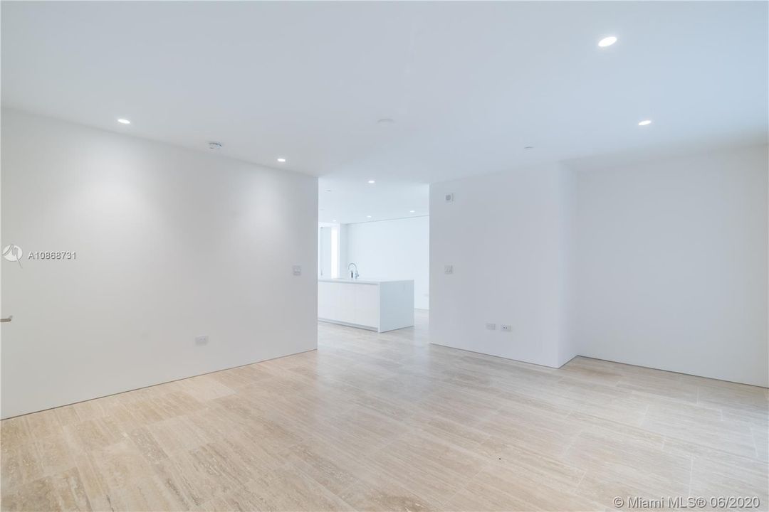 Vendido Recientemente: $6,600,000 (2 camas, 3 baños, 2274 Pies cuadrados)