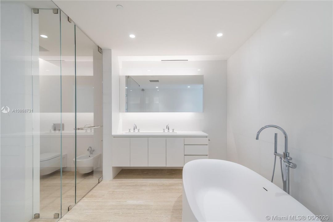 Vendido Recientemente: $6,600,000 (2 camas, 3 baños, 2274 Pies cuadrados)