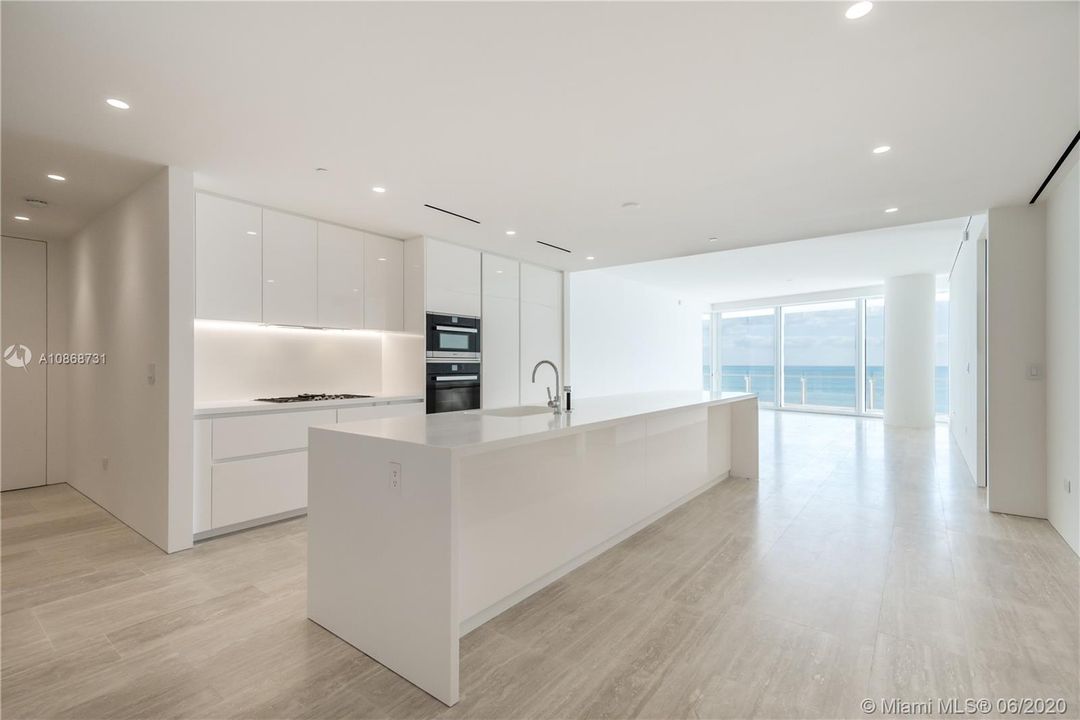 Vendido Recientemente: $6,600,000 (2 camas, 3 baños, 2274 Pies cuadrados)