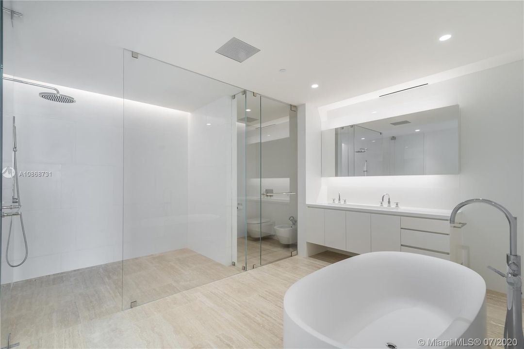 Vendido Recientemente: $6,600,000 (2 camas, 3 baños, 2274 Pies cuadrados)