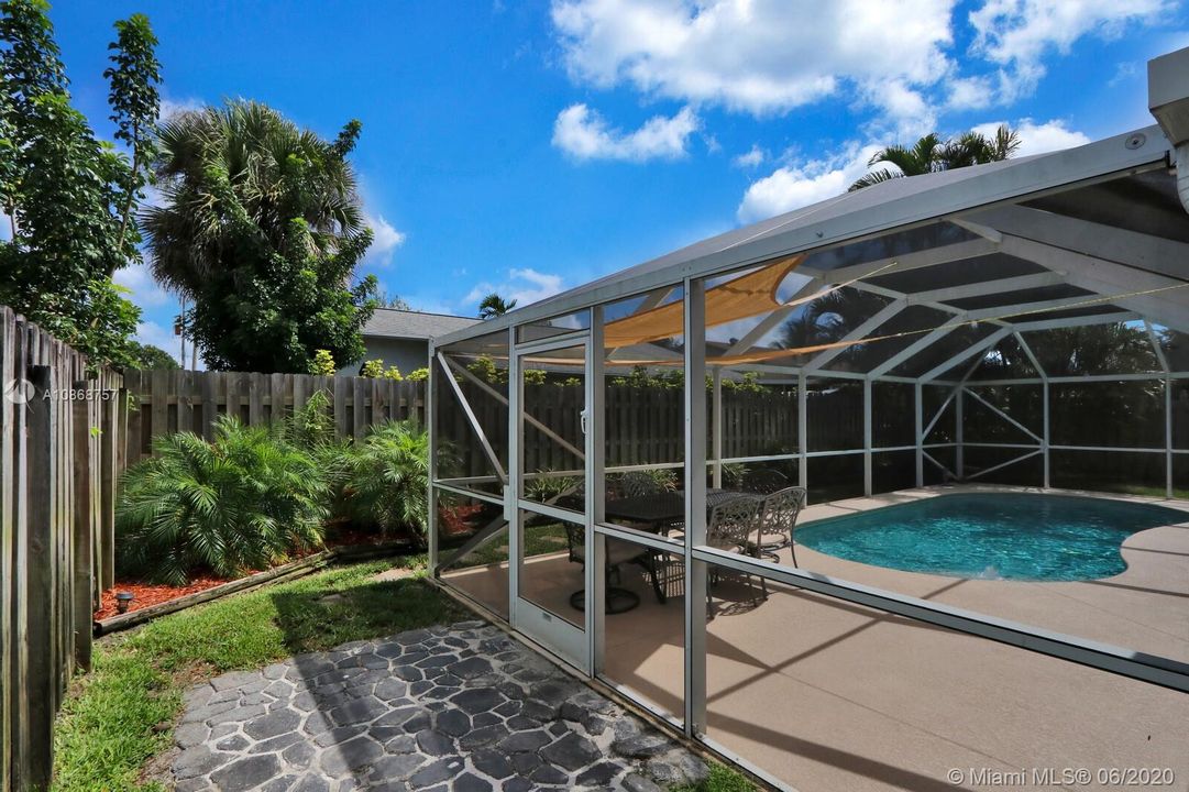 Recently Sold: $404,900 (3 beds, 2 baths, 1689 Square Feet)