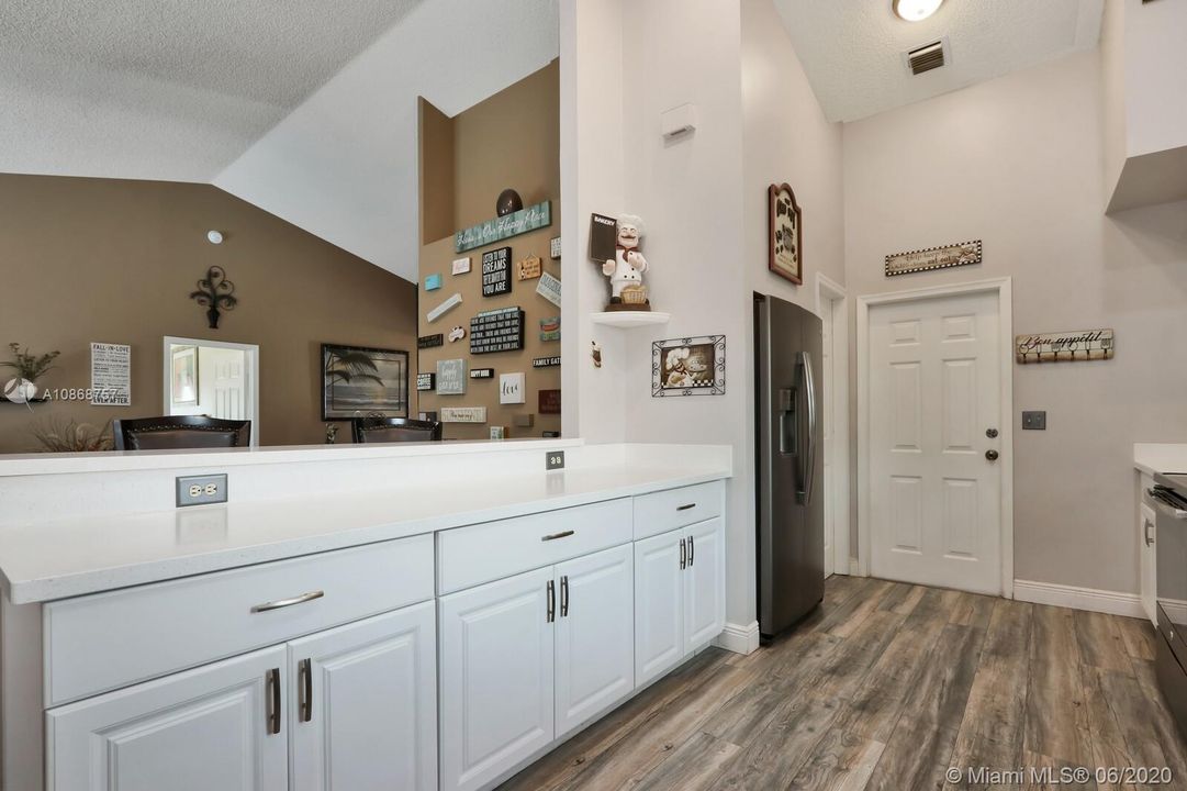 Recently Sold: $404,900 (3 beds, 2 baths, 1689 Square Feet)