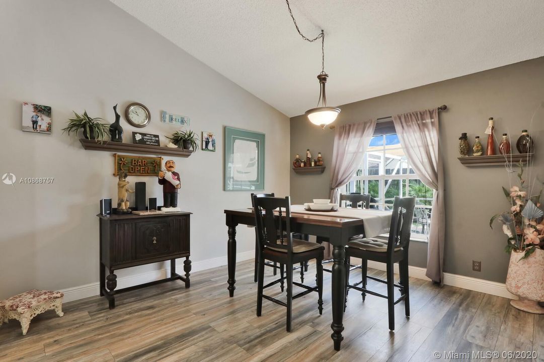 Recently Sold: $404,900 (3 beds, 2 baths, 1689 Square Feet)