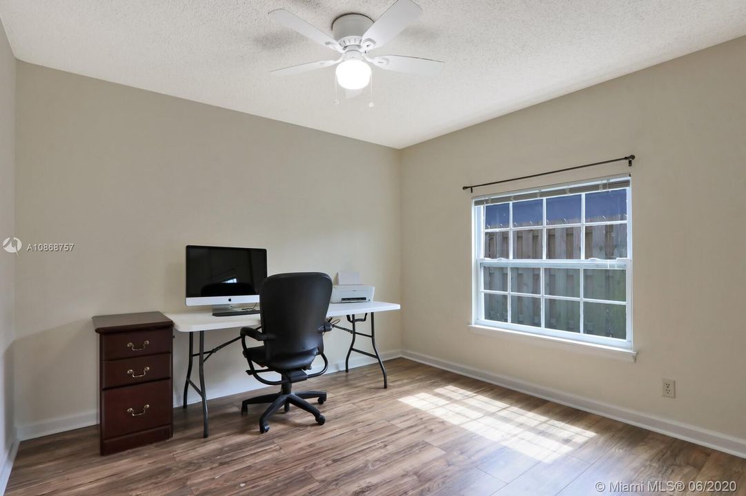 Recently Sold: $404,900 (3 beds, 2 baths, 1689 Square Feet)