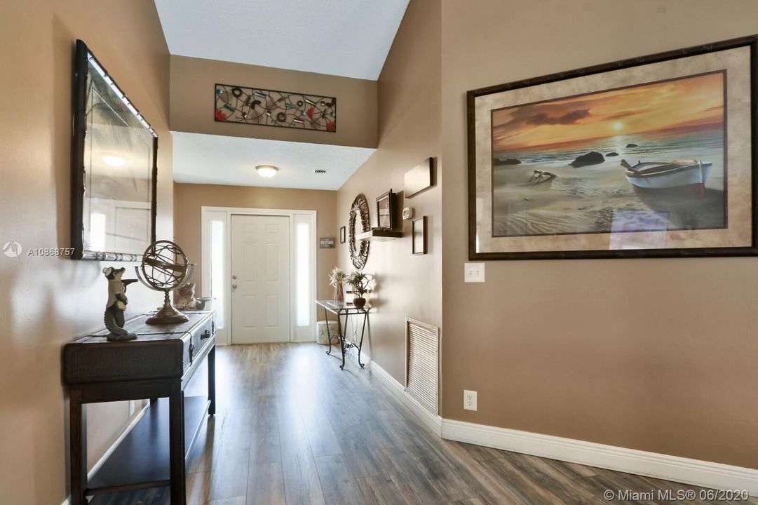 Recently Sold: $404,900 (3 beds, 2 baths, 1689 Square Feet)