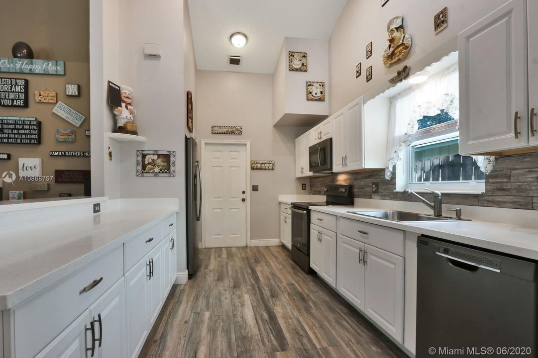 Recently Sold: $404,900 (3 beds, 2 baths, 1689 Square Feet)