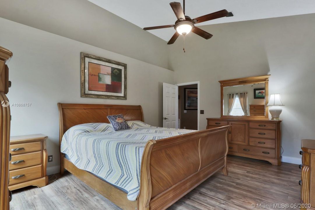 Recently Sold: $404,900 (3 beds, 2 baths, 1689 Square Feet)