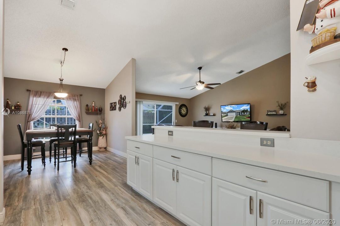 Recently Sold: $404,900 (3 beds, 2 baths, 1689 Square Feet)