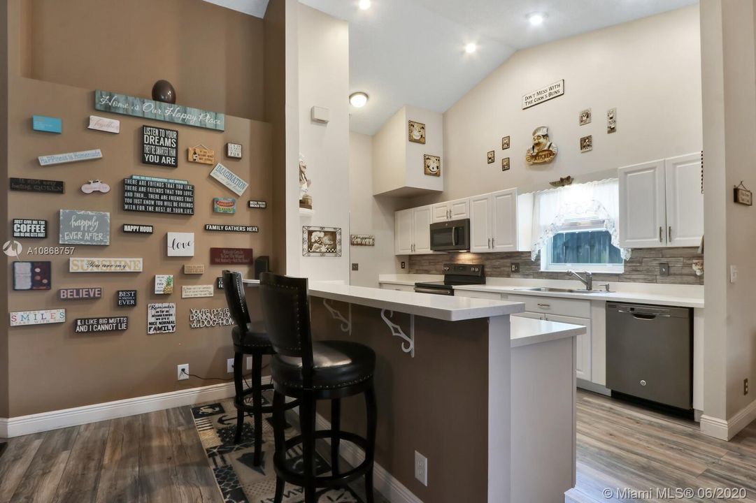Recently Sold: $404,900 (3 beds, 2 baths, 1689 Square Feet)