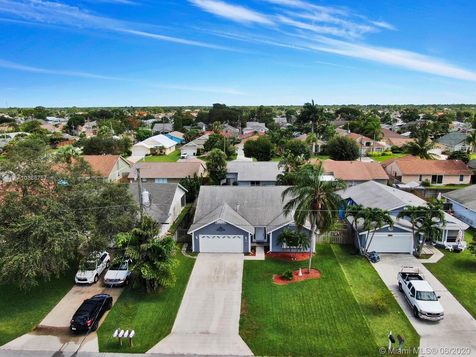 Recently Sold: $404,900 (3 beds, 2 baths, 1689 Square Feet)