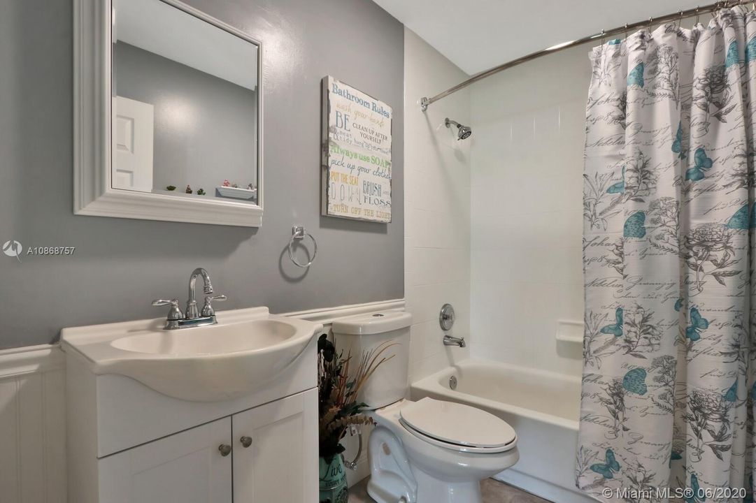 Recently Sold: $404,900 (3 beds, 2 baths, 1689 Square Feet)
