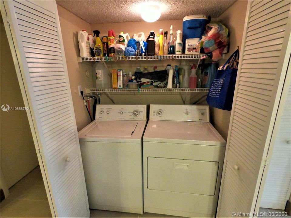 Vendido Recientemente: $186,000 (3 camas, 2 baños, 1300 Pies cuadrados)