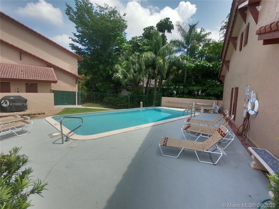 Vendido Recientemente: $186,000 (3 camas, 2 baños, 1300 Pies cuadrados)