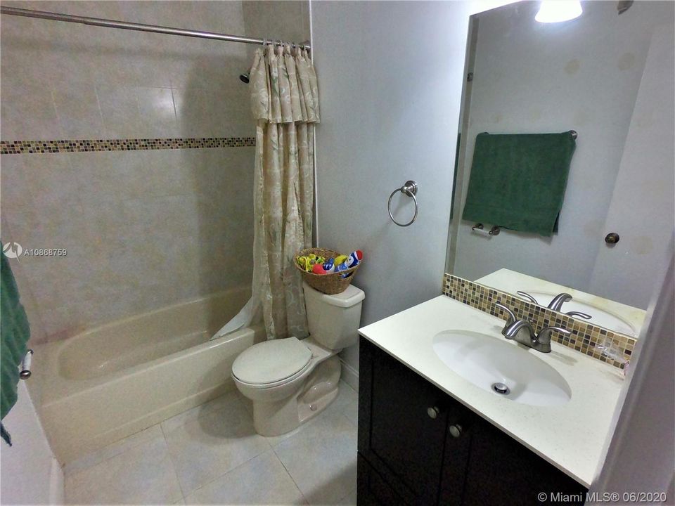 Vendido Recientemente: $186,000 (3 camas, 2 baños, 1300 Pies cuadrados)