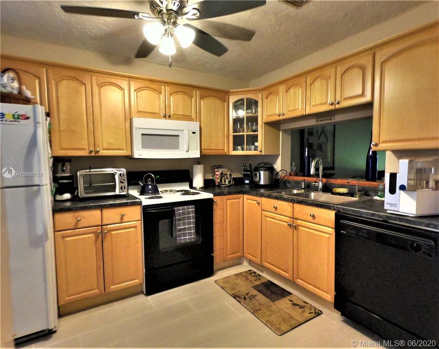 Vendido Recientemente: $186,000 (3 camas, 2 baños, 1300 Pies cuadrados)
