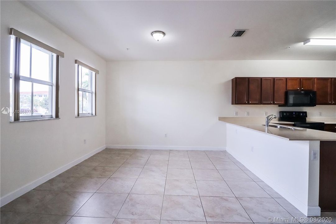 Recently Rented: $2,000 (3 beds, 2 baths, 1270 Square Feet)