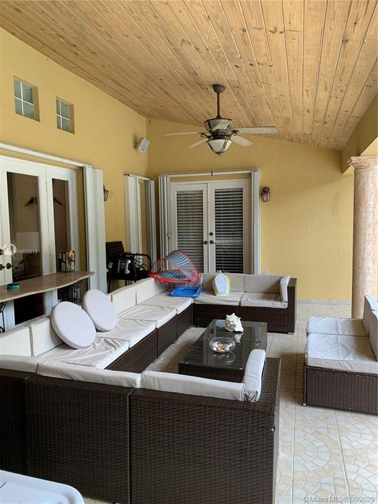 Recently Rented: $4,300 (5 beds, 3 baths, 2981 Square Feet)