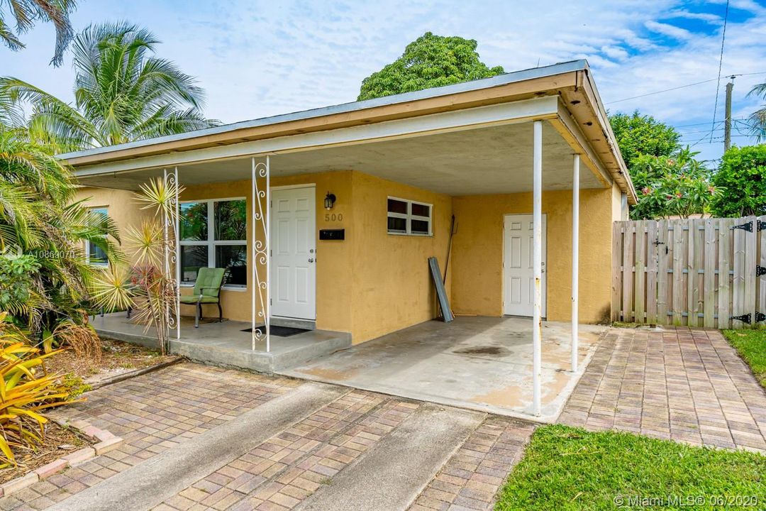 Recently Sold: $220,000 (2 beds, 1 baths, 998 Square Feet)