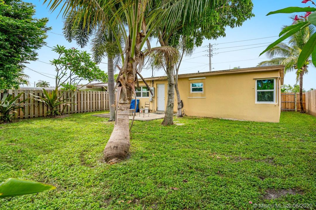 Recently Sold: $220,000 (2 beds, 1 baths, 998 Square Feet)