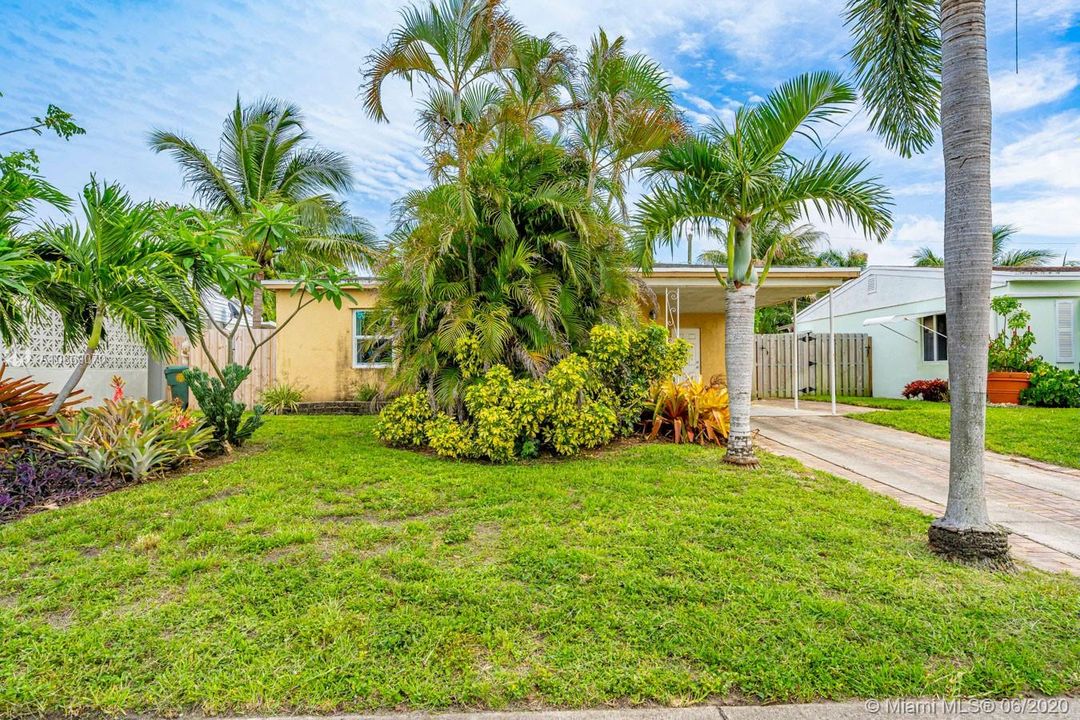 Recently Sold: $220,000 (2 beds, 1 baths, 998 Square Feet)