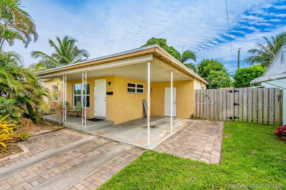 Recently Sold: $220,000 (2 beds, 1 baths, 998 Square Feet)