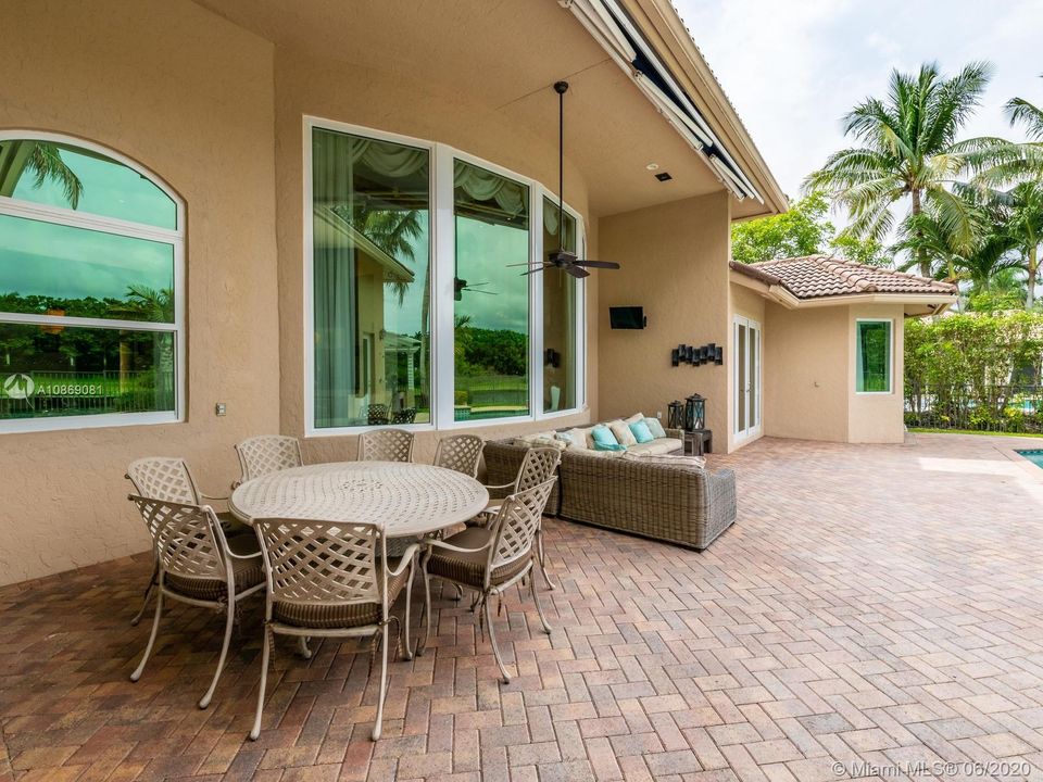 Recently Rented: $7,000 (5 beds, 3 baths, 4032 Square Feet)