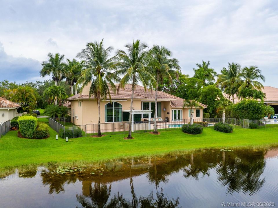 Recently Rented: $7,000 (5 beds, 3 baths, 4032 Square Feet)