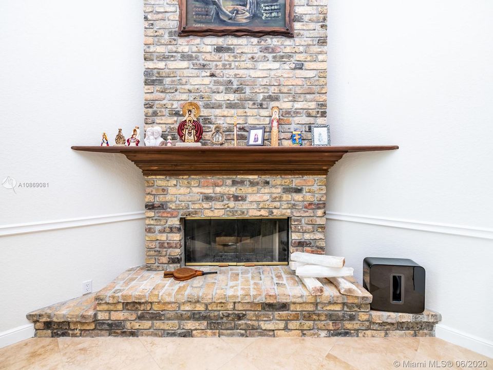 Recently Rented: $7,000 (5 beds, 3 baths, 4032 Square Feet)