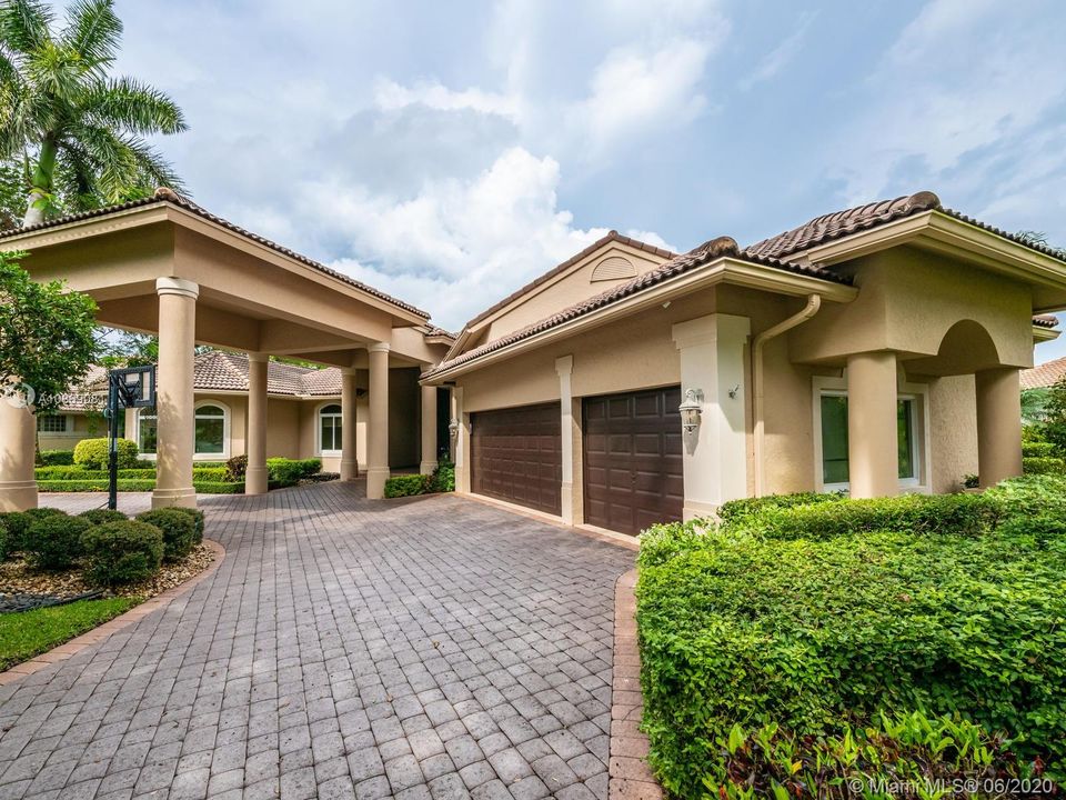 Recently Rented: $7,000 (5 beds, 3 baths, 4032 Square Feet)
