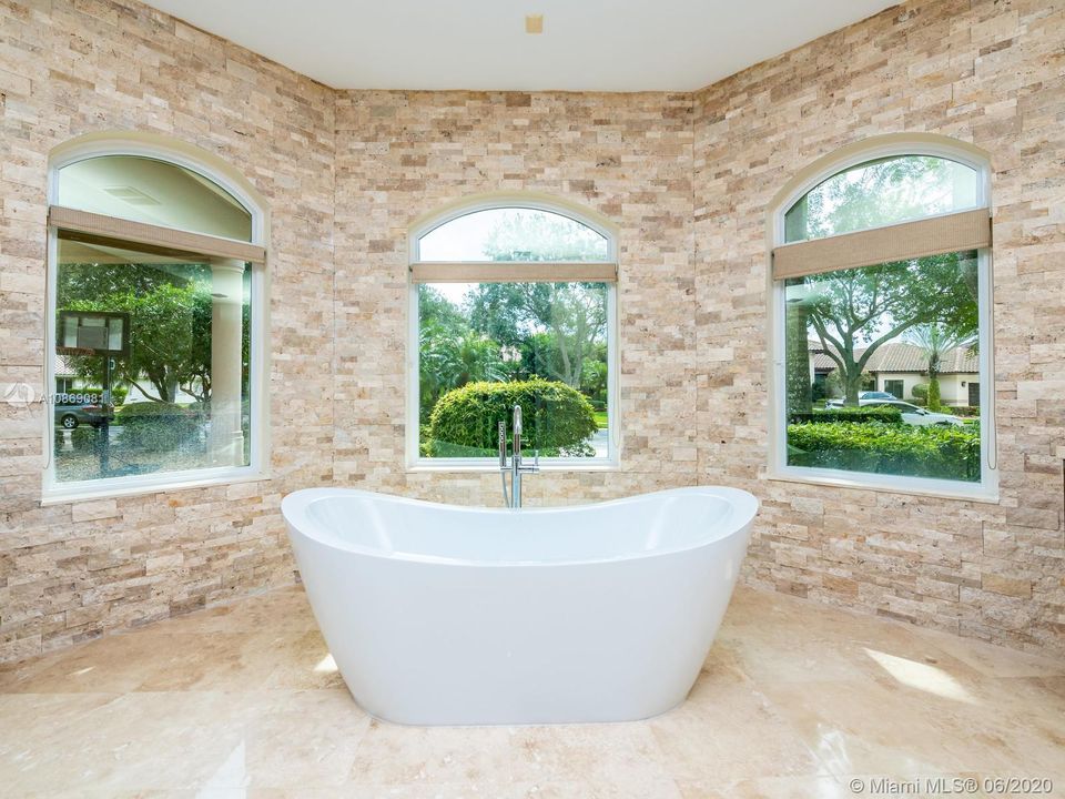 Recently Rented: $7,000 (5 beds, 3 baths, 4032 Square Feet)