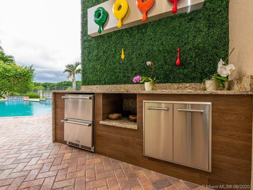 Recently Rented: $7,000 (5 beds, 3 baths, 4032 Square Feet)