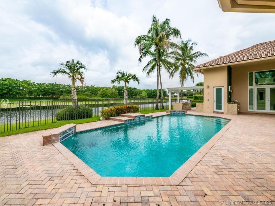 Recently Rented: $7,000 (5 beds, 3 baths, 4032 Square Feet)