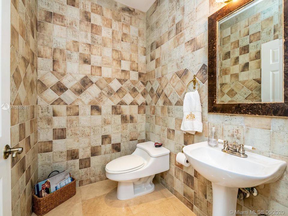 Recently Rented: $7,000 (5 beds, 3 baths, 4032 Square Feet)