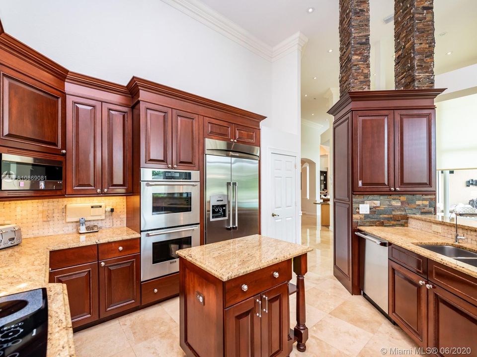 Recently Rented: $7,000 (5 beds, 3 baths, 4032 Square Feet)
