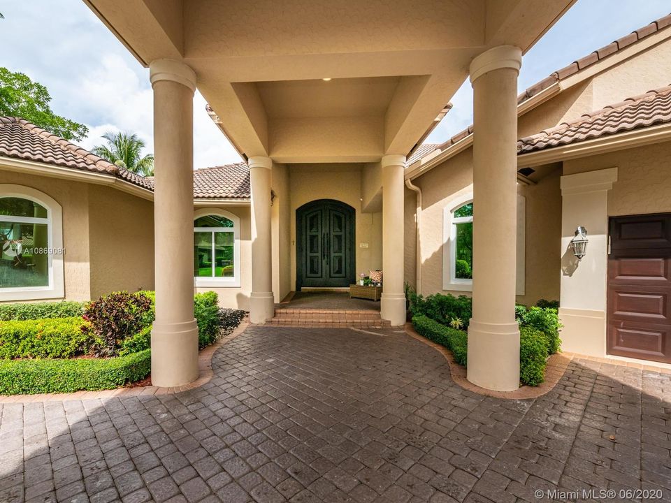 Recently Rented: $7,000 (5 beds, 3 baths, 4032 Square Feet)